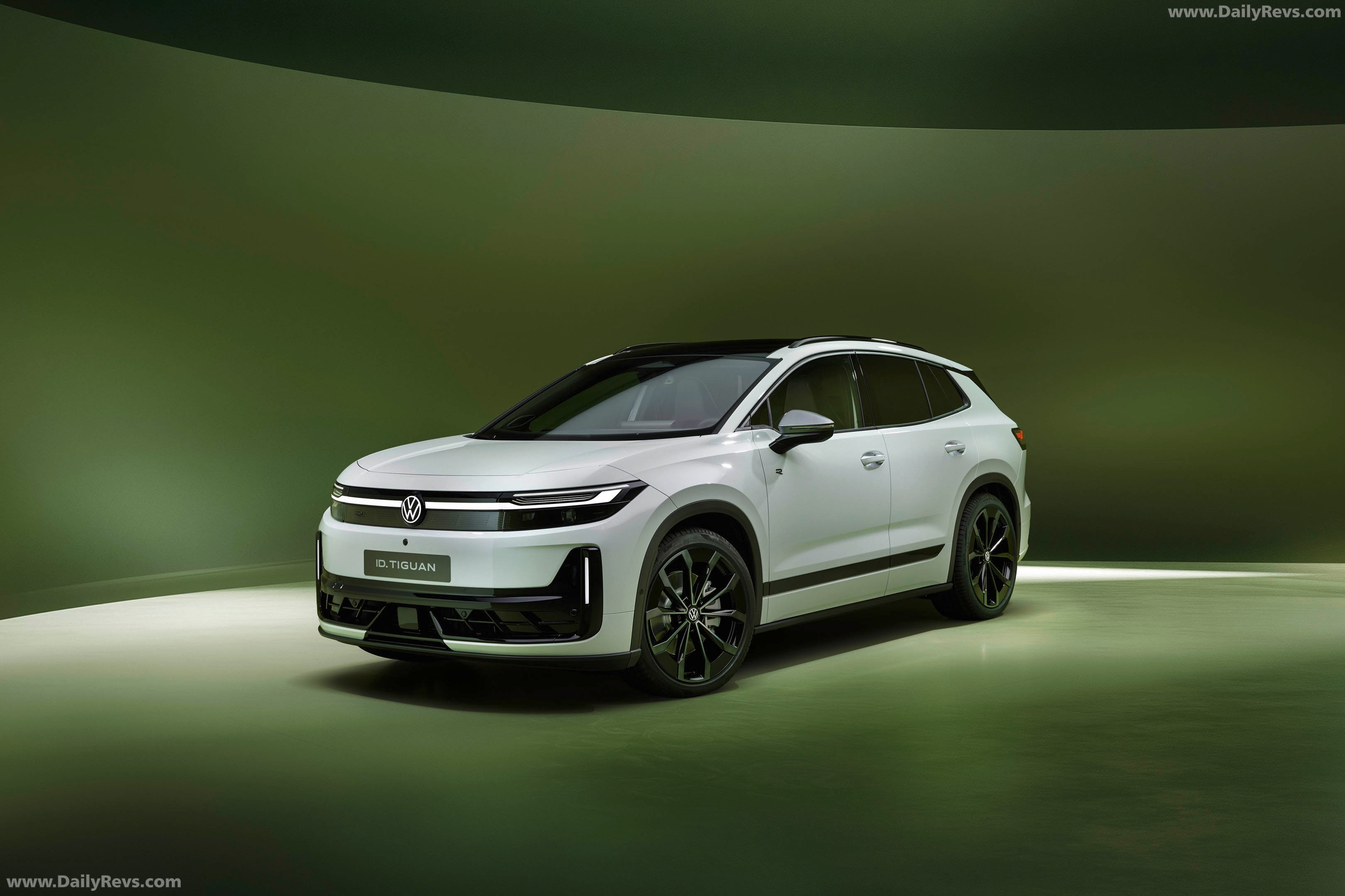 Image of ID. Tiguan R-Line